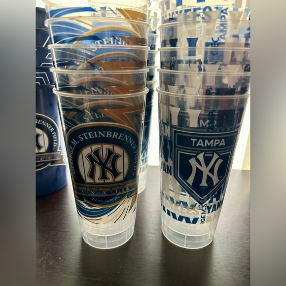 Lot of NY Yankees cups, buckets and shakers 40+ items - Picture 7 of 7